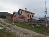 Prenovljena koča na Kofcah
